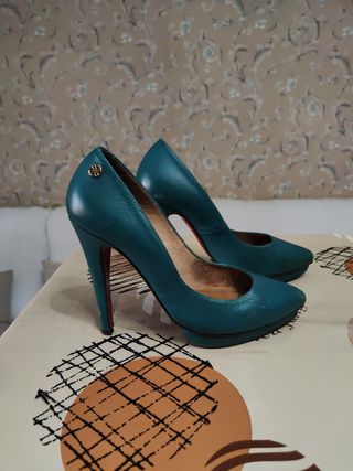 Tacones de piel cuplé talla 38