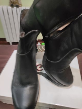 Botines de piel en color negro
