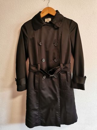 Gabardina de chica talla S de Mango.