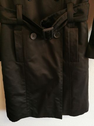 Gabardina de chica talla S de Mango.