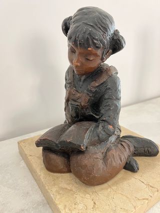 escultura bronce niños leyendo