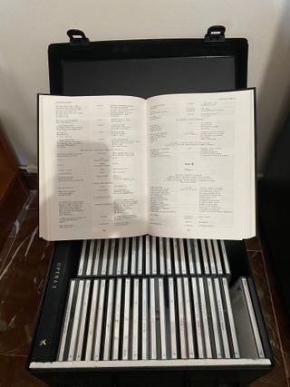 44 CD Ópera con libretos y maletín.