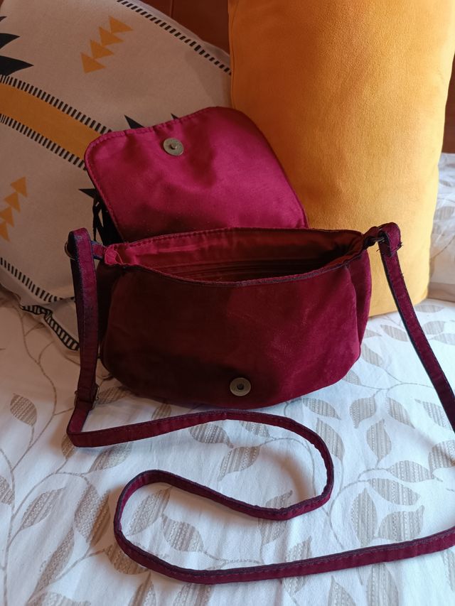 Bolso granate con flecos