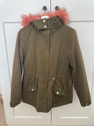 Chaquetón verde con toque rosa