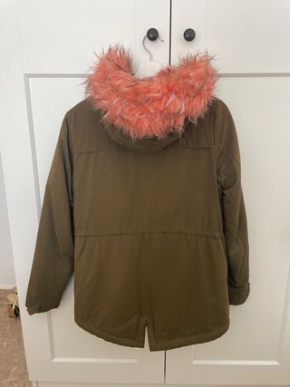 Chaquetón verde con toque rosa