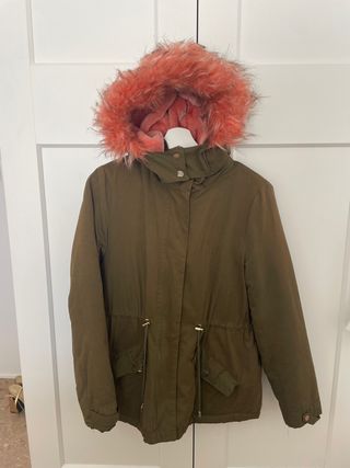 Chaquetón verde con toque rosa