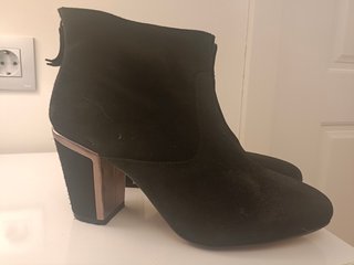 Botines negros número 40