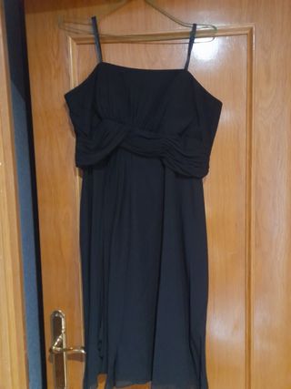 Vestido corto negro de gasa