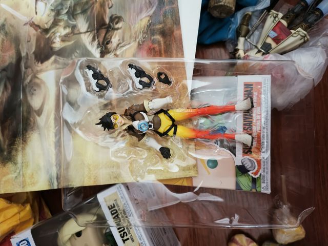 Personaggio Tracer rotto di Hasbro Overwatch 