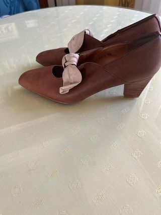 Zapatos de piel con lazo