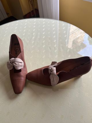 Zapatos de piel con lazo