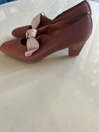 Zapatos de piel con lazo