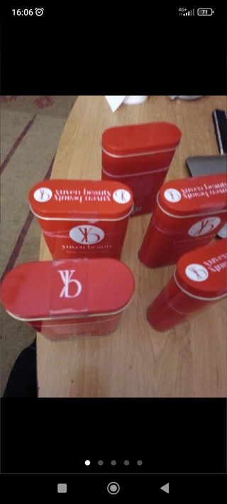 5 cajitas metálicas rojas perfumes