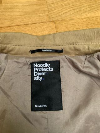 Gabardina Color Beige, Marca Noodle Park.