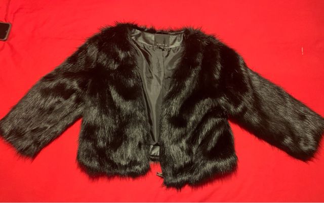 Abrigo de pelo sintetico negro