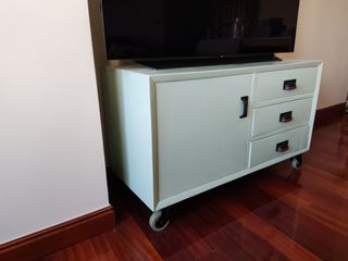 Aparador con ruedas y cajonera