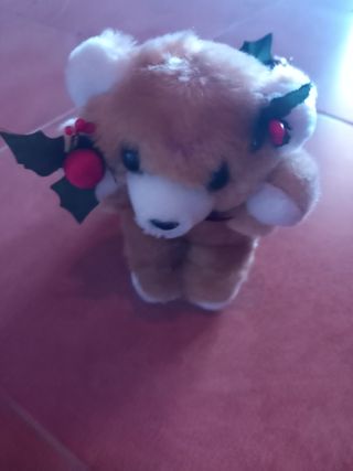 PELUCHE CON CARRITO DE REGALOS