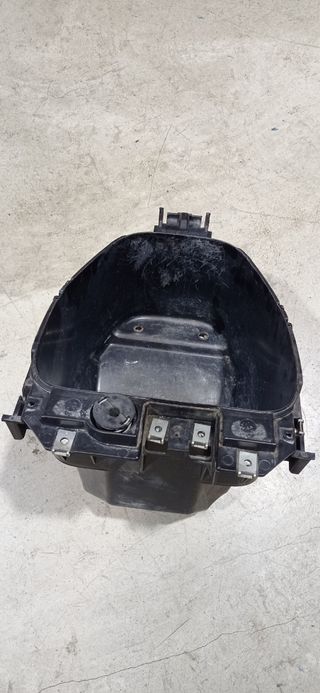 *Yamaha Aerox 50cc.Cofre