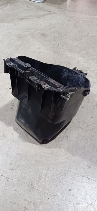 *Yamaha Aerox 50cc.Cofre