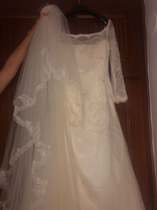 vestido de novia y velo bordado