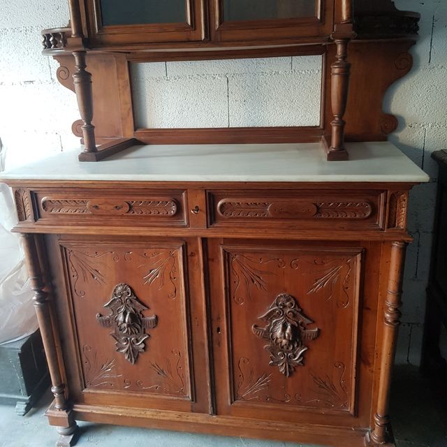 Aparador de madera con más de 90 años