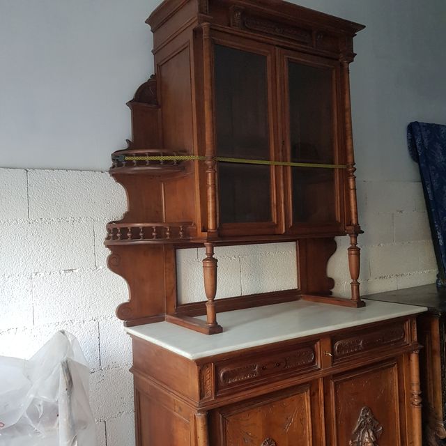 Aparador de madera con más de 90 años