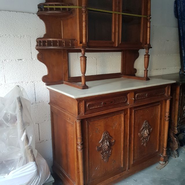 Aparador de madera con más de 90 años