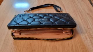 Cartera de piel acolchada,para mujer.Negra.