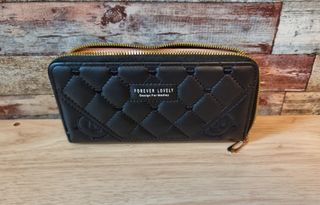 Cartera de piel acolchada,para mujer.Negra.