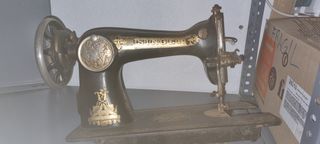 Máquina de coser singer antigua
