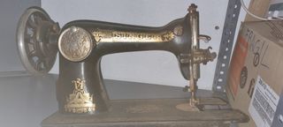 Máquina de coser singer antigua