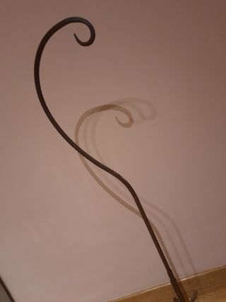 Pie de hierro de forja para farol