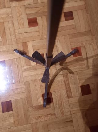 Pie de hierro de forja para farol