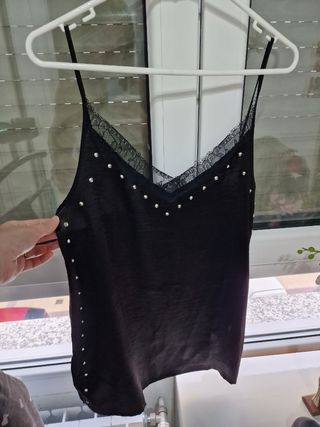 Top negro lencero tachuelas Zara