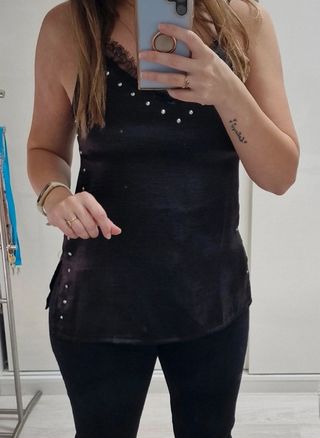 Top negro lencero tachuelas Zara