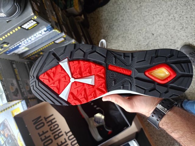 T47 ZAPATOS SEGURIDAD TRABAJO S1P SRC