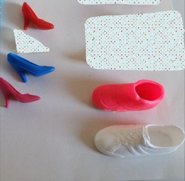 ZAPATOS DESPAREJADOS BARBIE Y KEN AÑOS 80-90