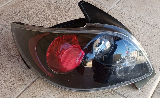 Faro trasero Peugeot 206 black bumerang