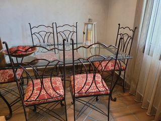 Mesa y sillas