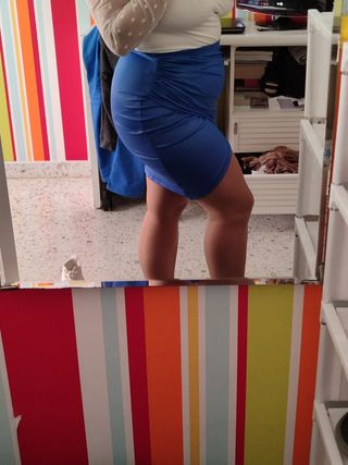 Falda azul eléctrico