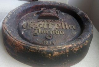 cartel de cerveza Estrella Dorada