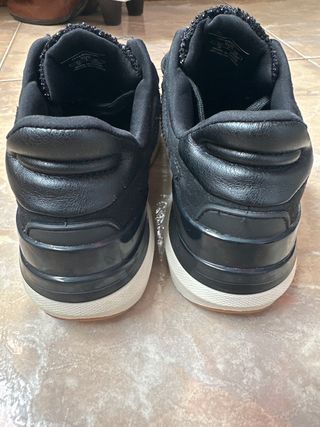 zapatillas piedras negras
