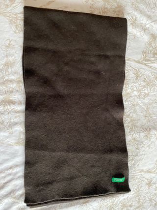 Bufanda BENETTON color marron 15€