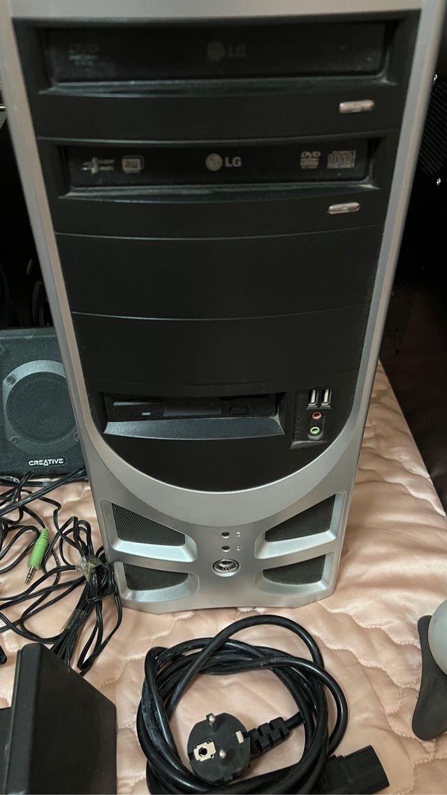 2 ordenadores de mesa