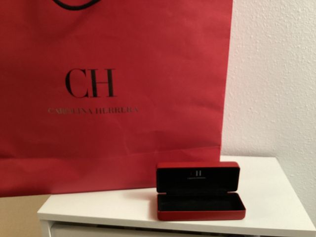 Funda/ estuche gafas roja Carolina Herrera