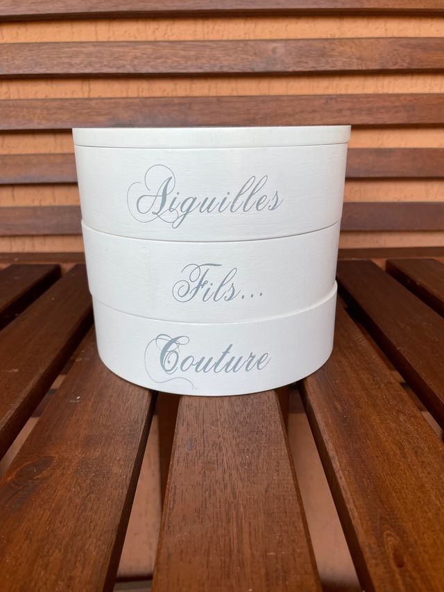 Scatola per cucito in legno con tre cassetti