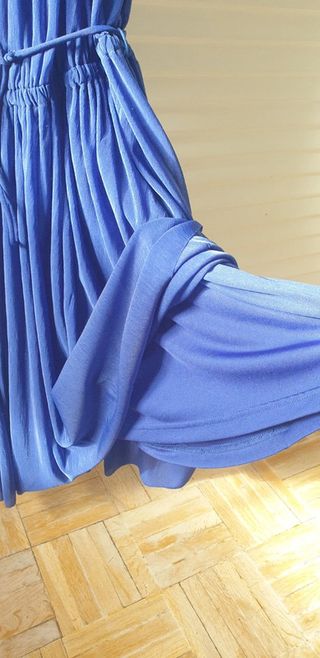 Vestido azulón de Mango de escote elegante