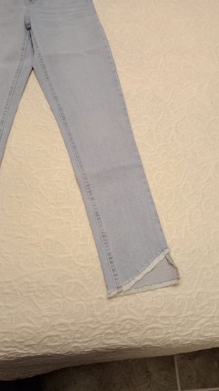 Pantalón vaquero Mango, Talla 32, nuevo.