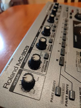Roland MC-303 Groovebox