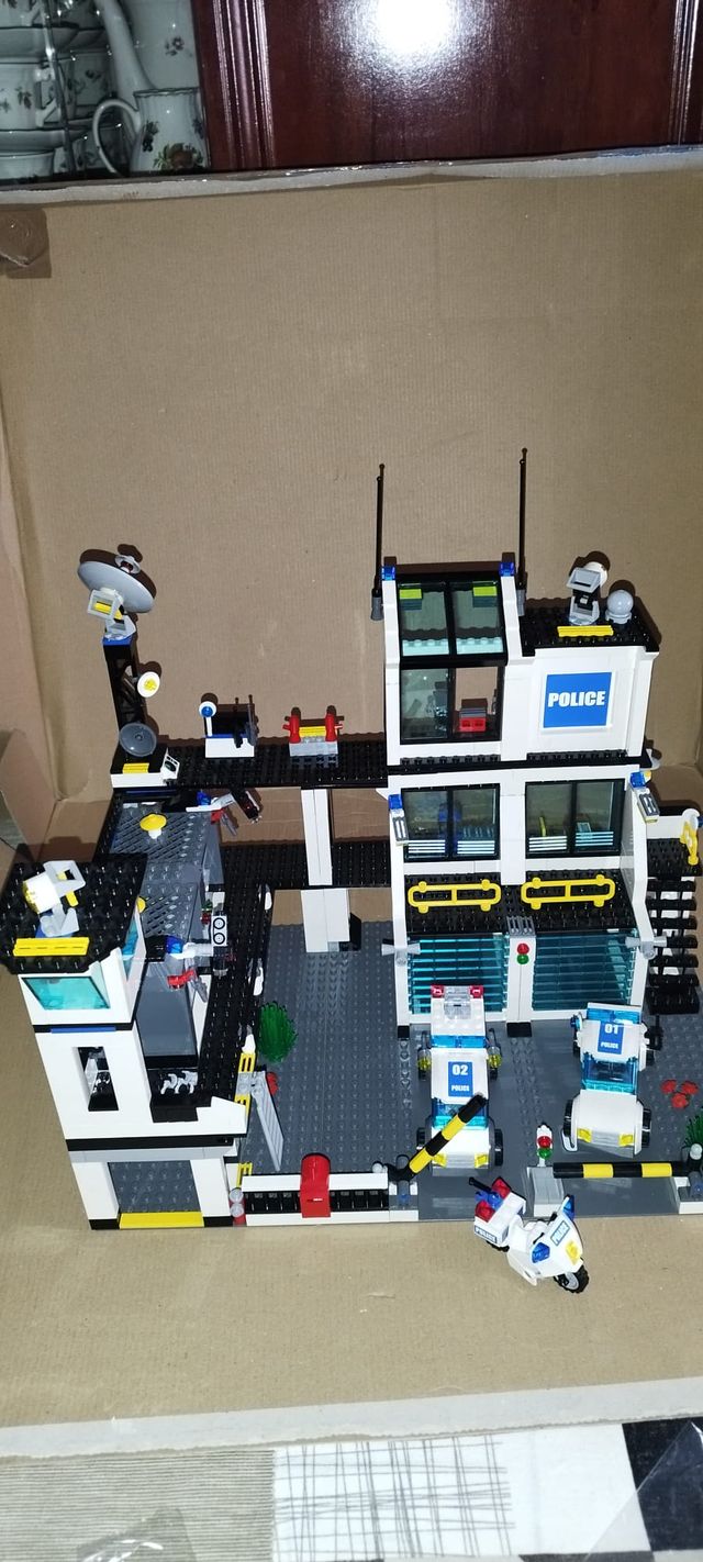 Comisaría de policía de lego 7744  R3102 ENVIO 